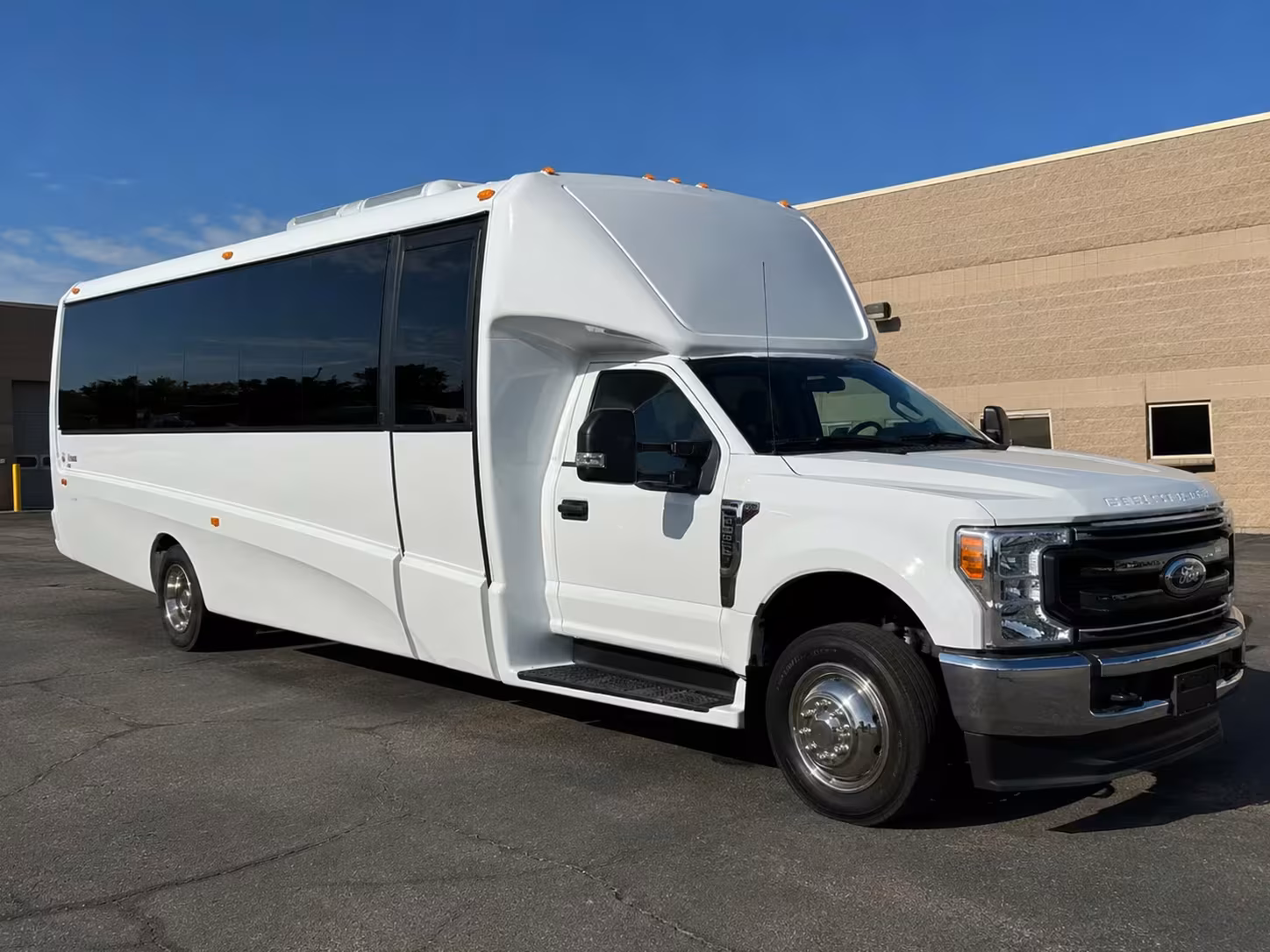 redlands minibus rentals for san bernardino international airport